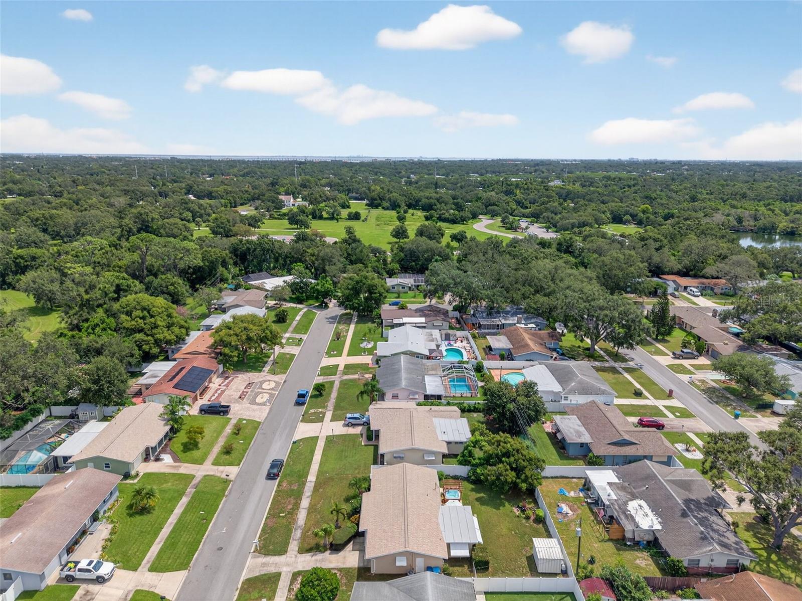 Listing photo id 52 for 1667 Suffolk Drive