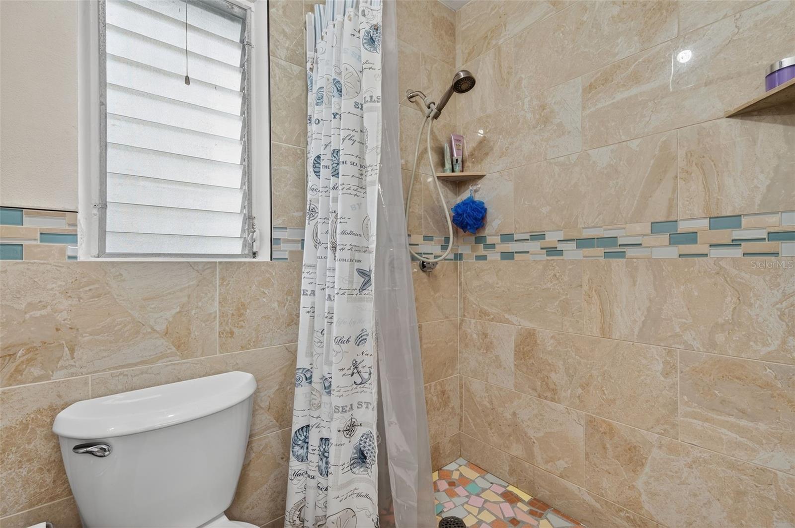Listing photo id 7 for 1667 Suffolk Drive