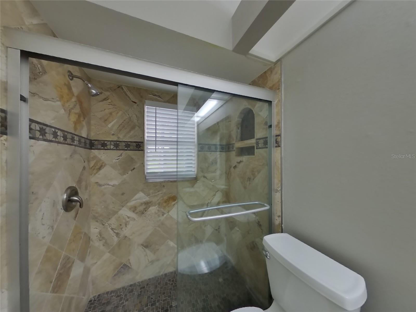 Image 22 of 27 For 18708 Forest Glen Court