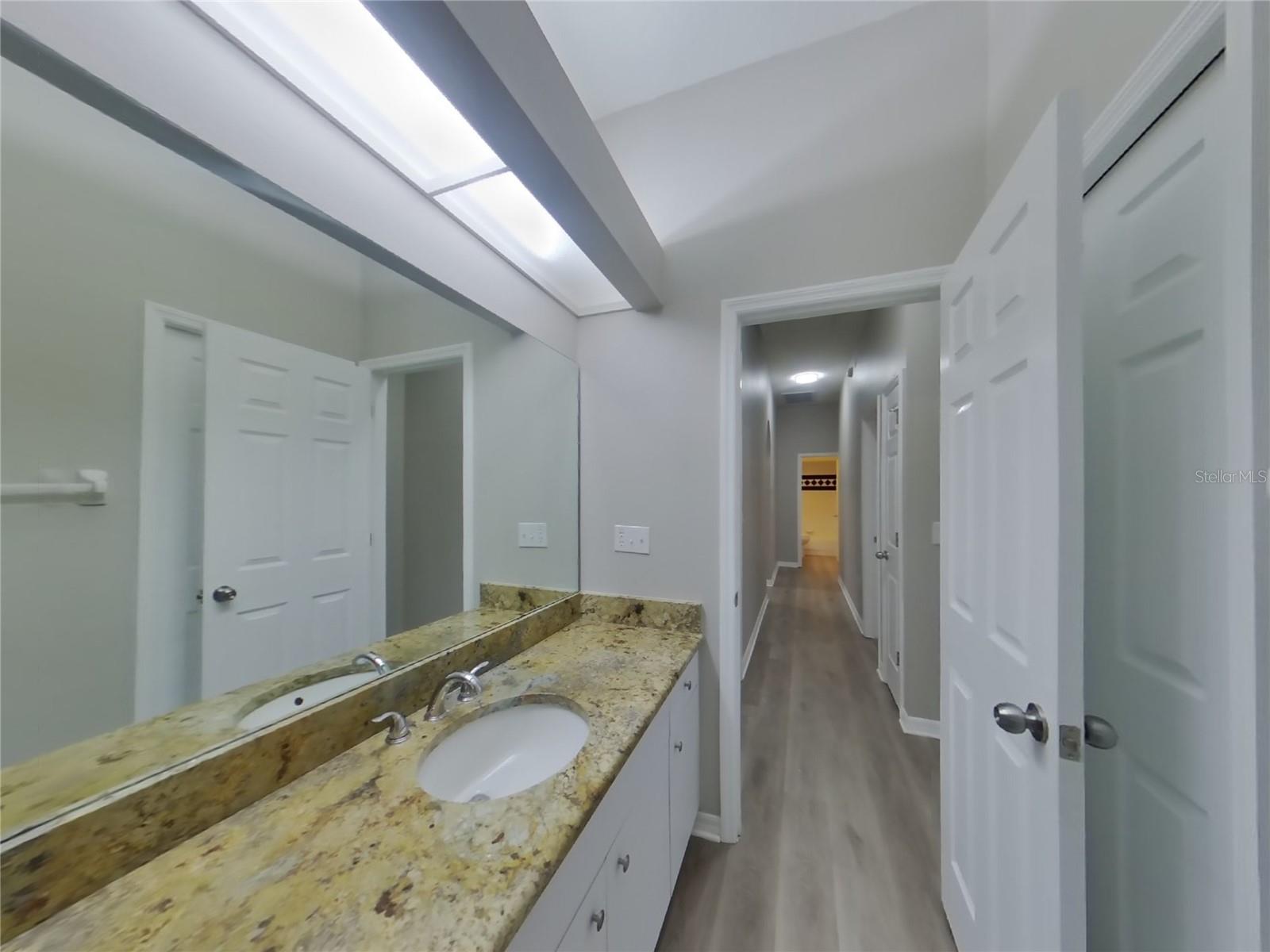 Image 23 of 27 For 18708 Forest Glen Court