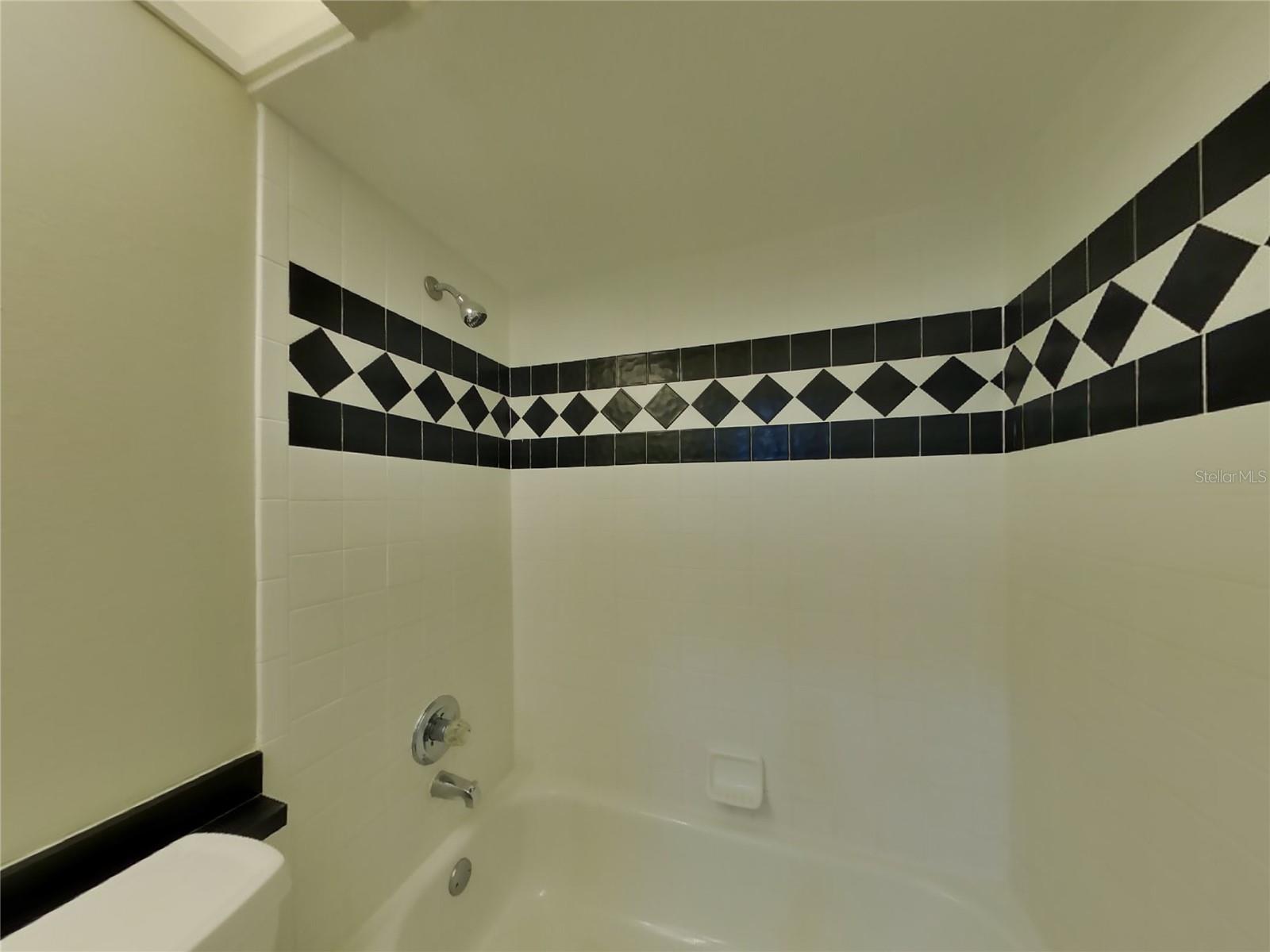 Image 24 of 27 For 18708 Forest Glen Court