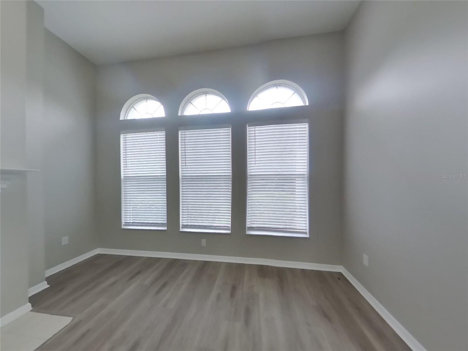 Image 3 of 27 For 18708 Forest Glen Court
