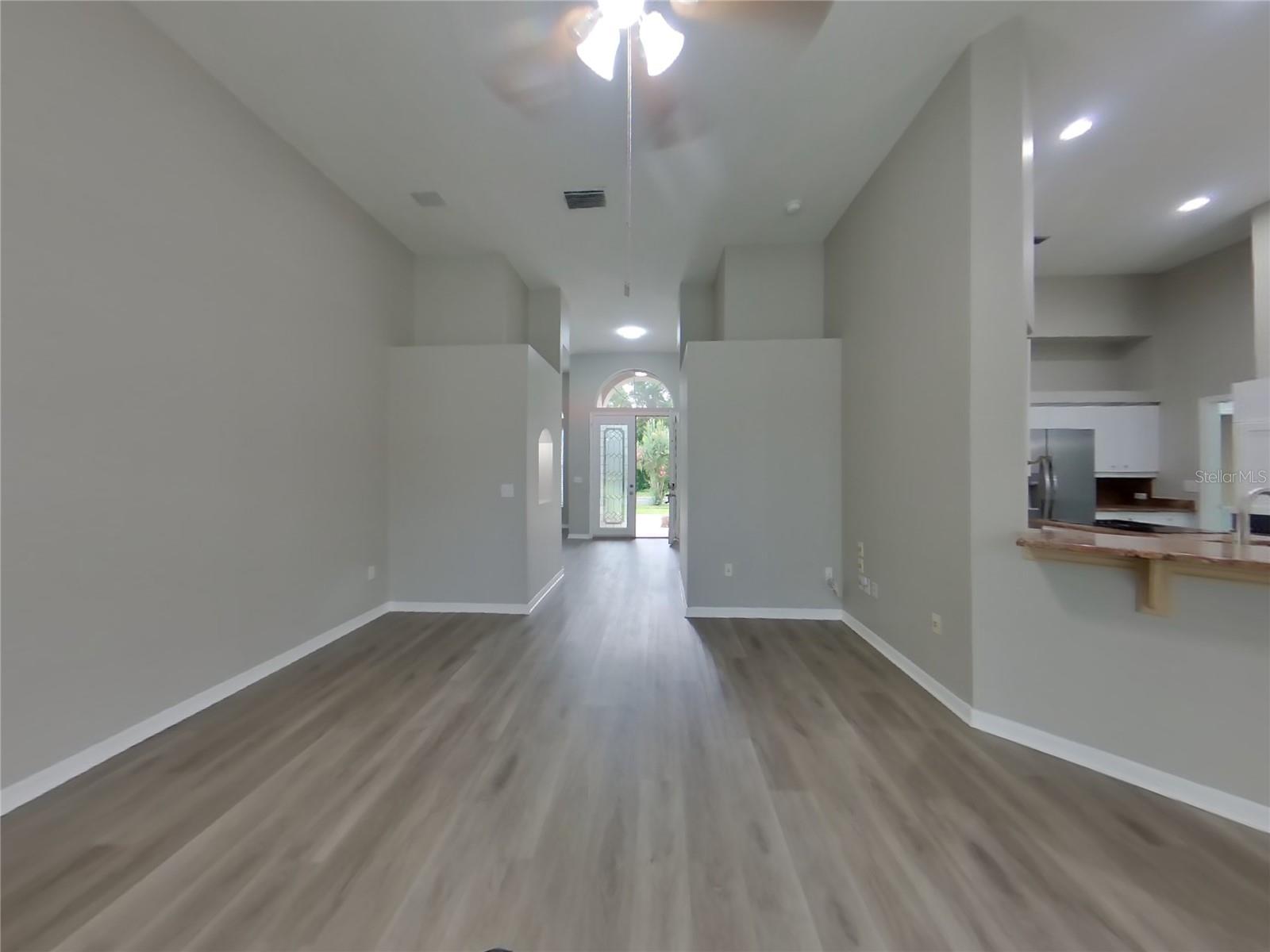 Image 4 of 27 For 18708 Forest Glen Court