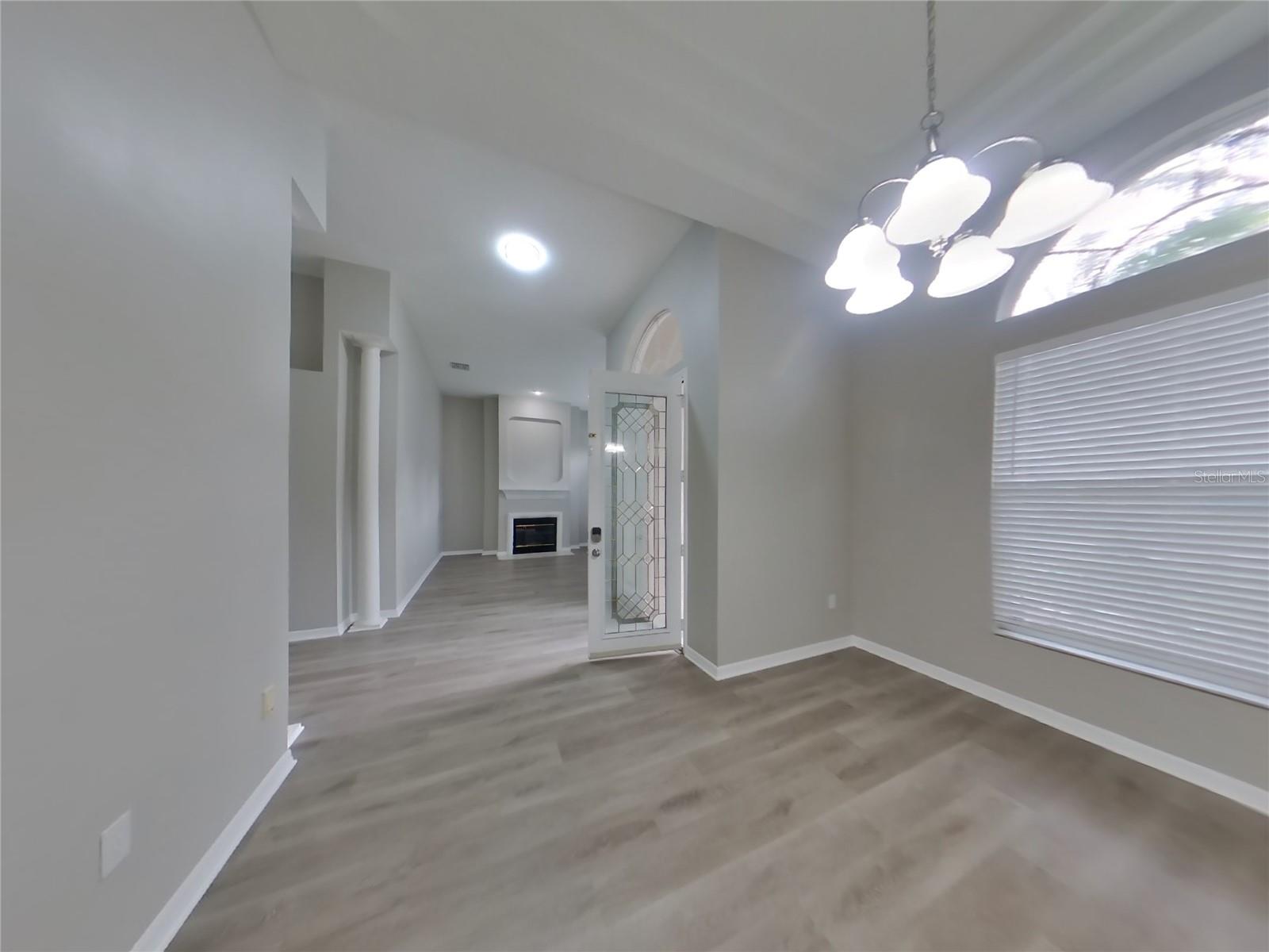 Image 5 of 27 For 18708 Forest Glen Court