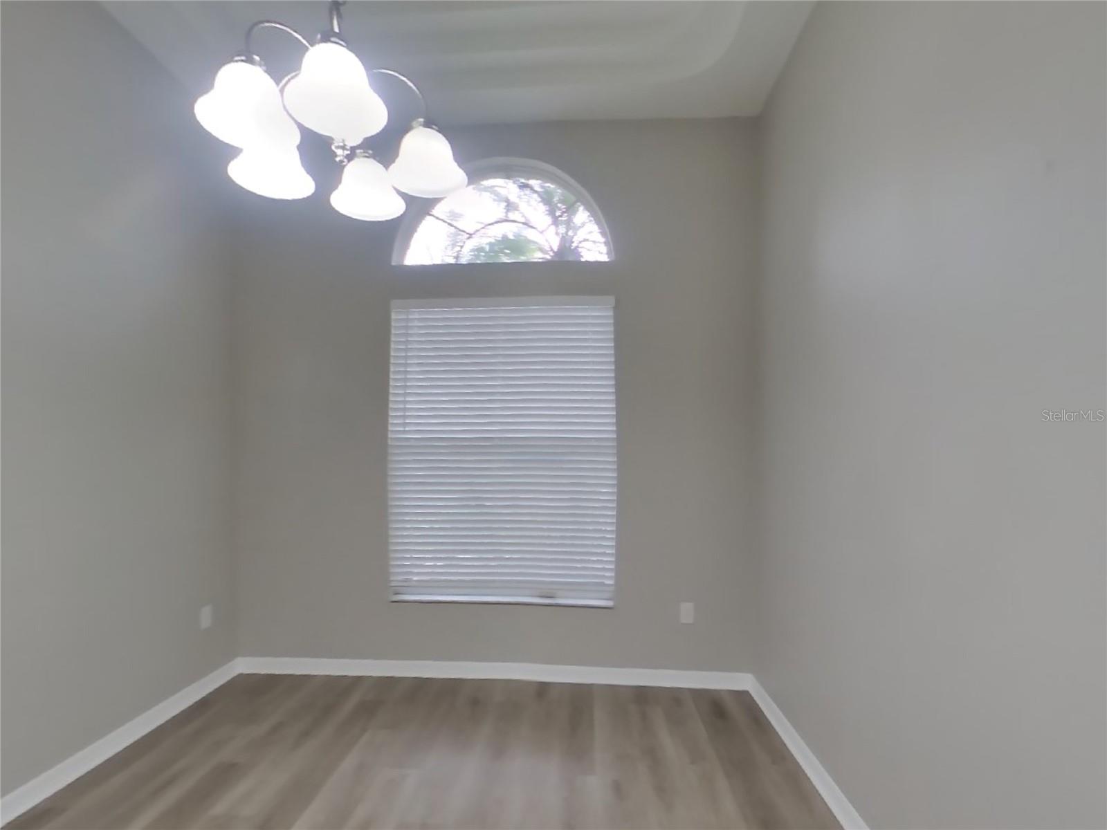 Image 6 of 27 For 18708 Forest Glen Court