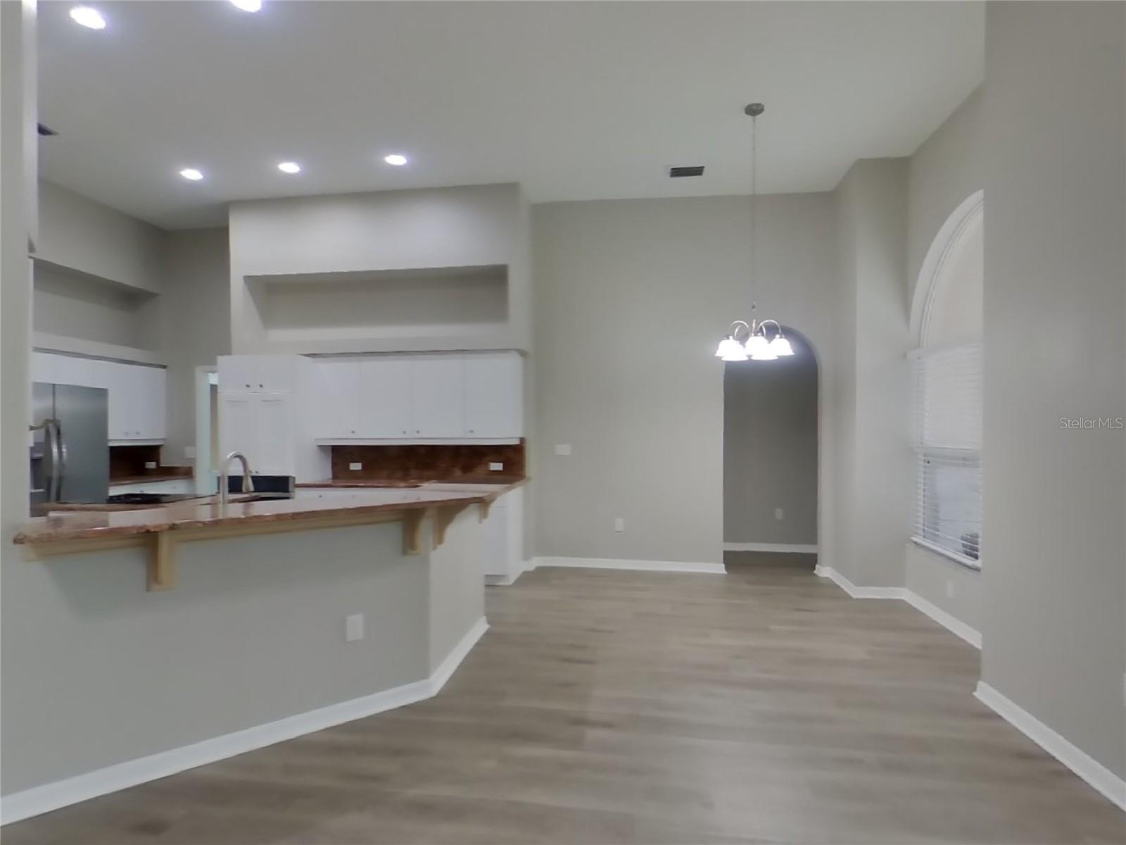 Image 7 of 27 For 18708 Forest Glen Court