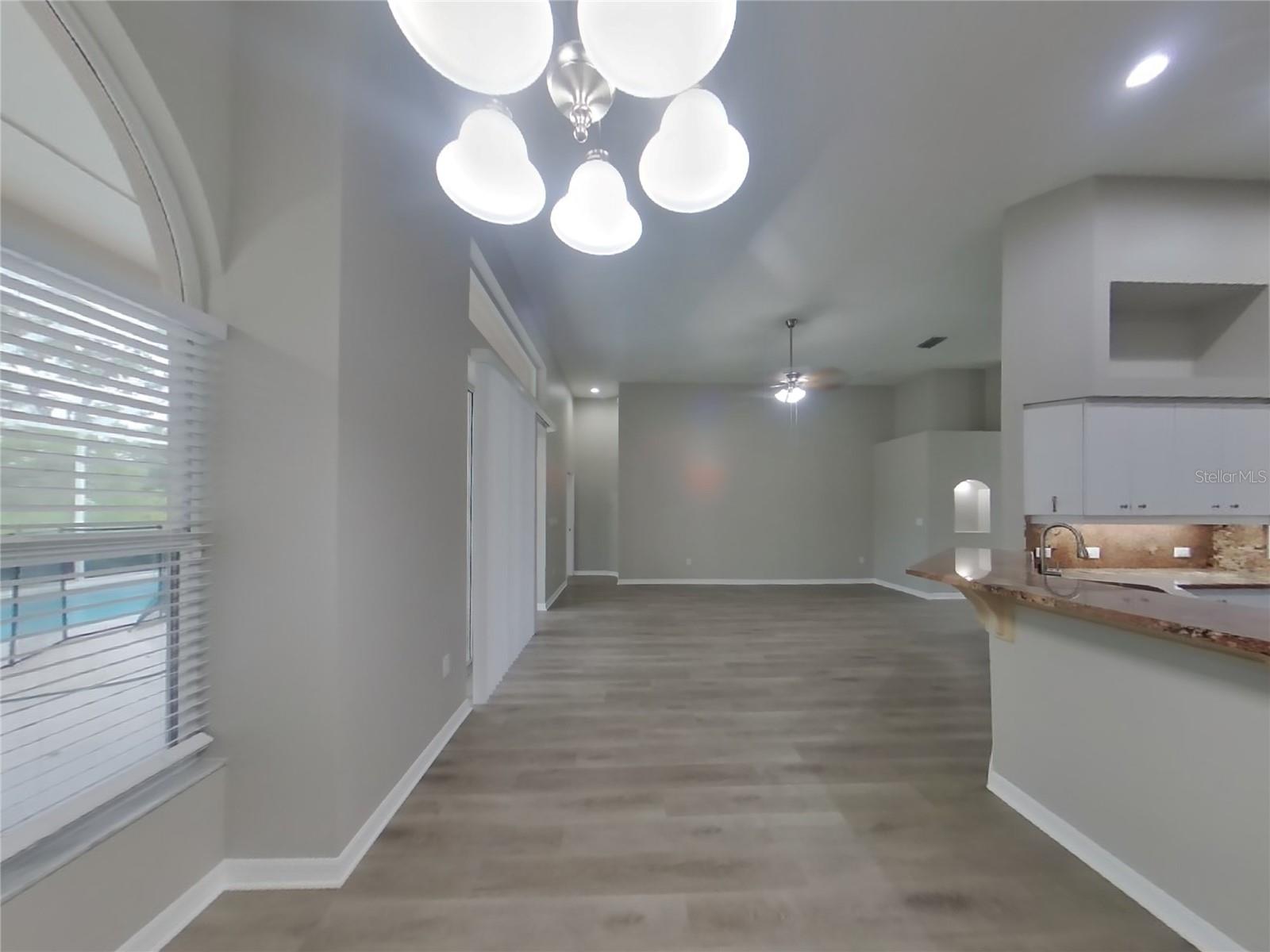 Image 8 of 27 For 18708 Forest Glen Court
