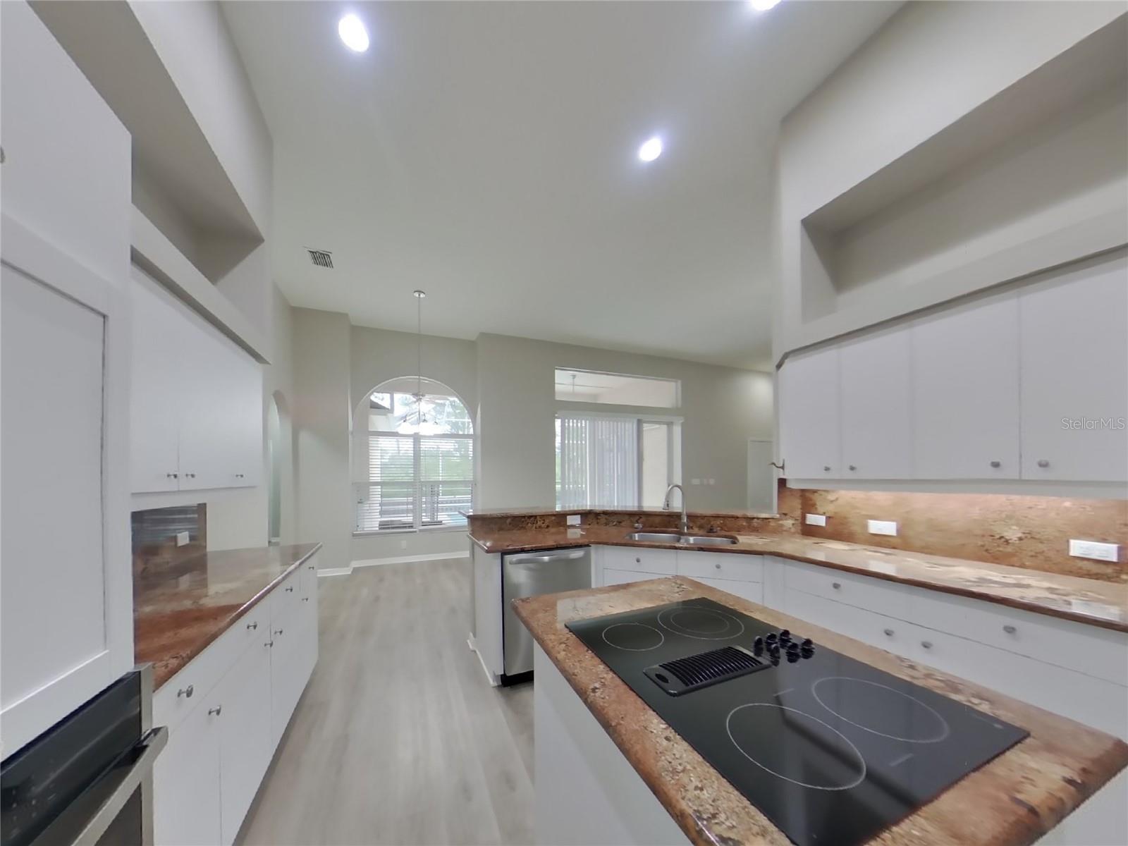 Image 9 of 27 For 18708 Forest Glen Court