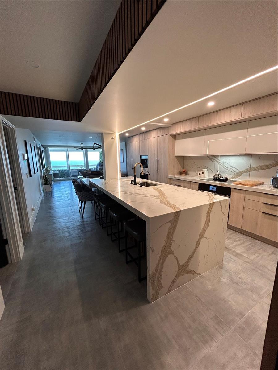 Image 2 of 70 For 17940 Gulf Boulevard 12d