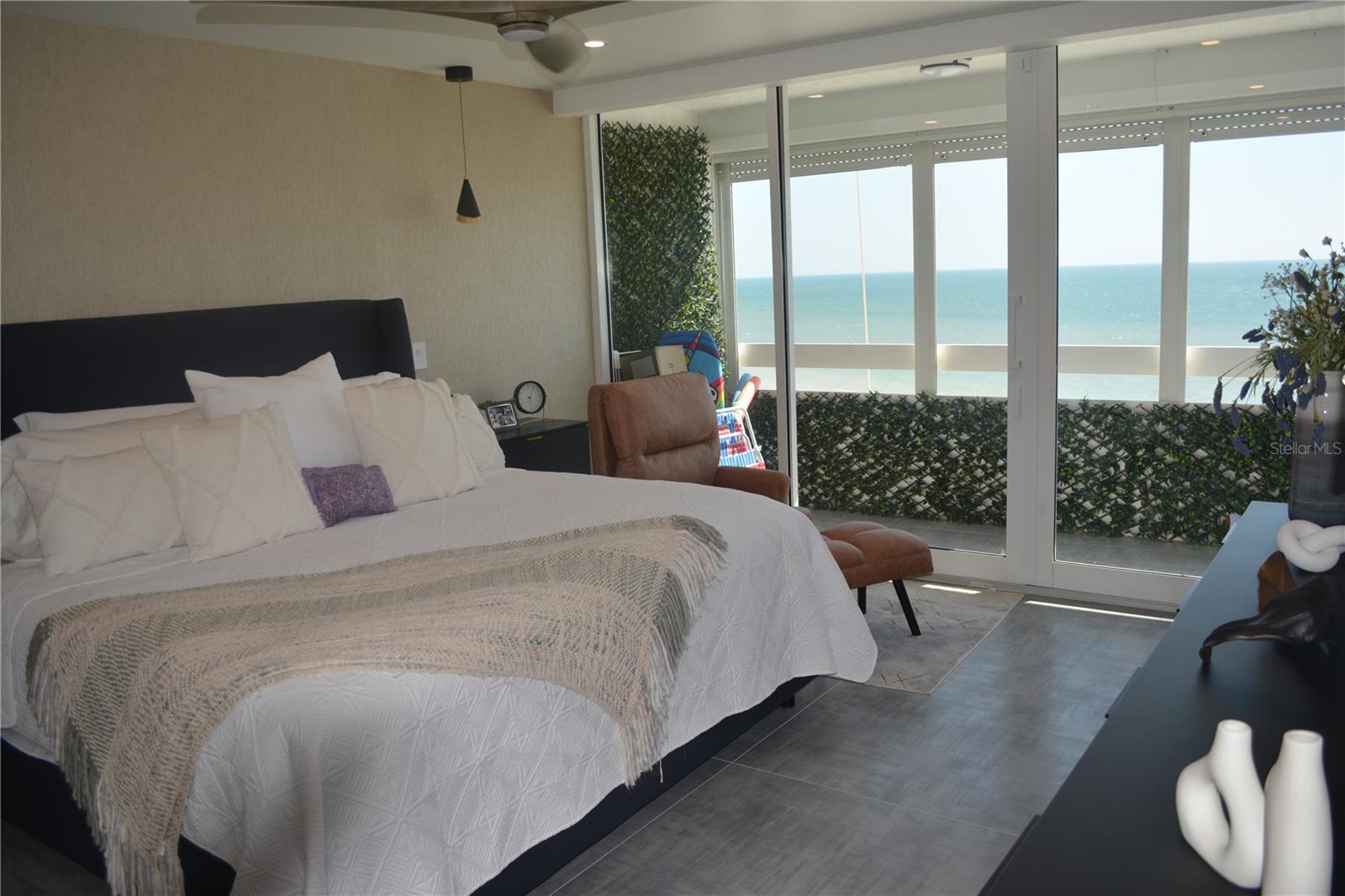 Image 32 of 70 For 17940 Gulf Boulevard 12d