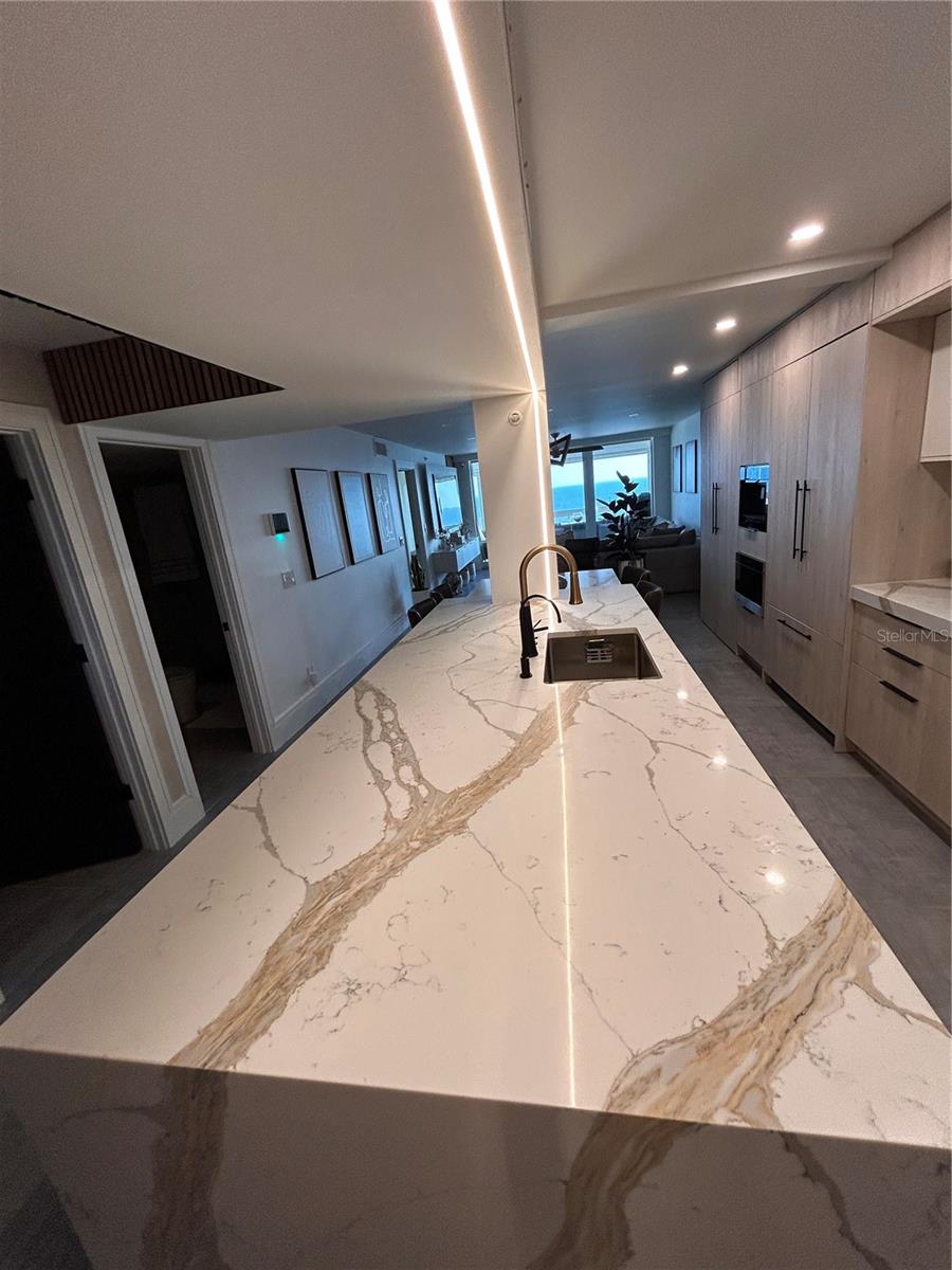 Image 4 of 70 For 17940 Gulf Boulevard 12d