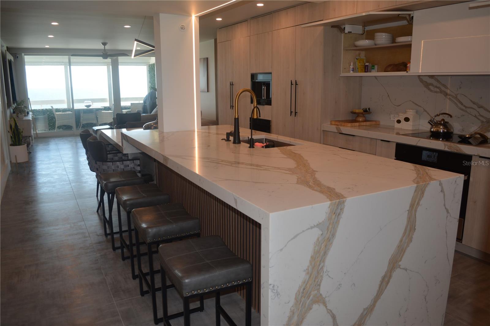 Image 47 of 70 For 17940 Gulf Boulevard 12d