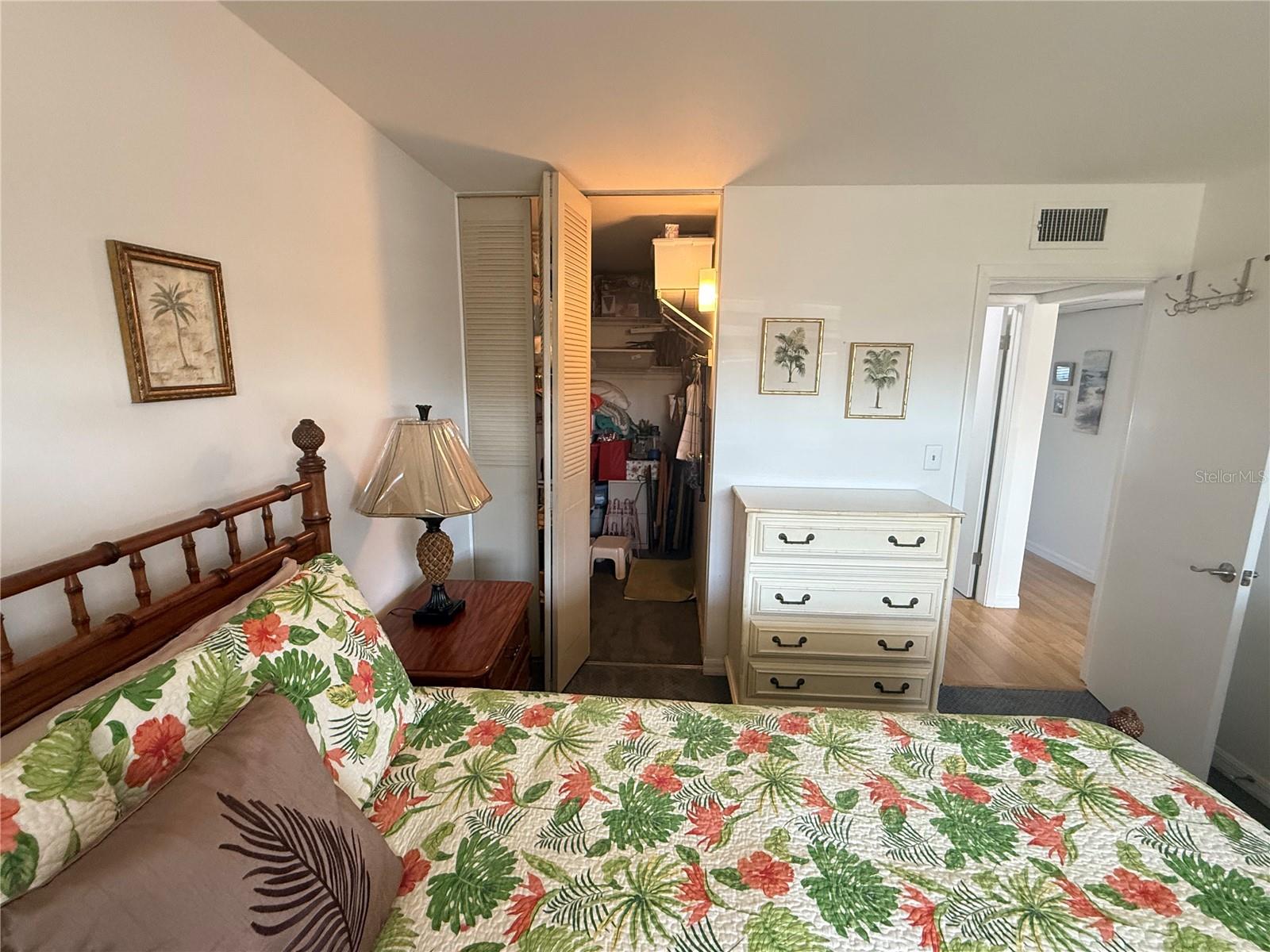 Image 19 of 27 For 205 Andover Place N 101