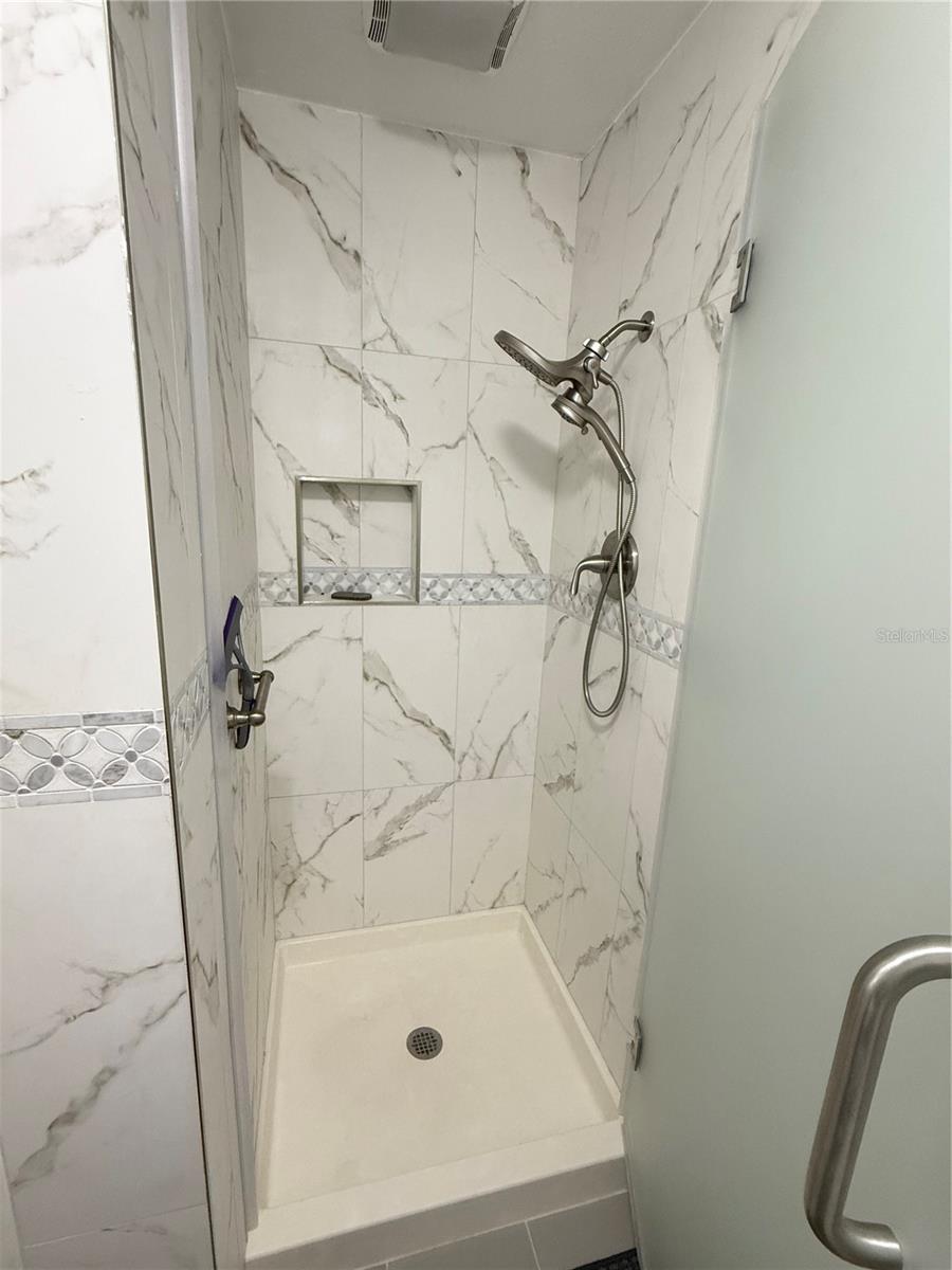 Image 21 of 27 For 205 Andover Place N 101