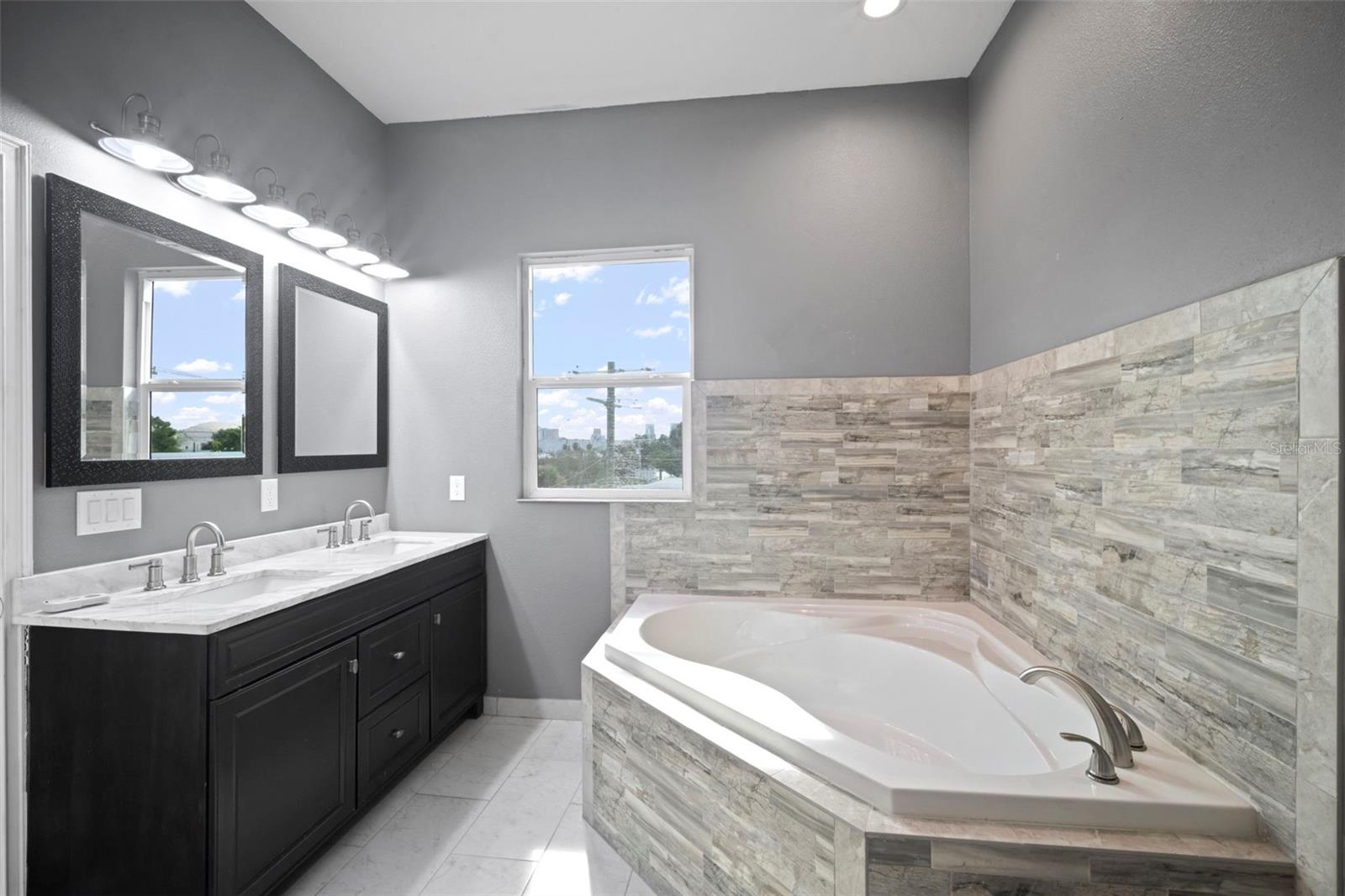 Image 13 of 39 For 718 22nd Street