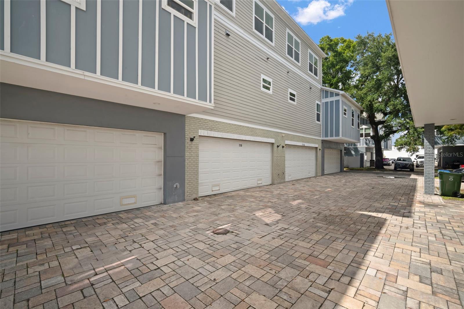Image 14 of 39 For 718 22nd Street