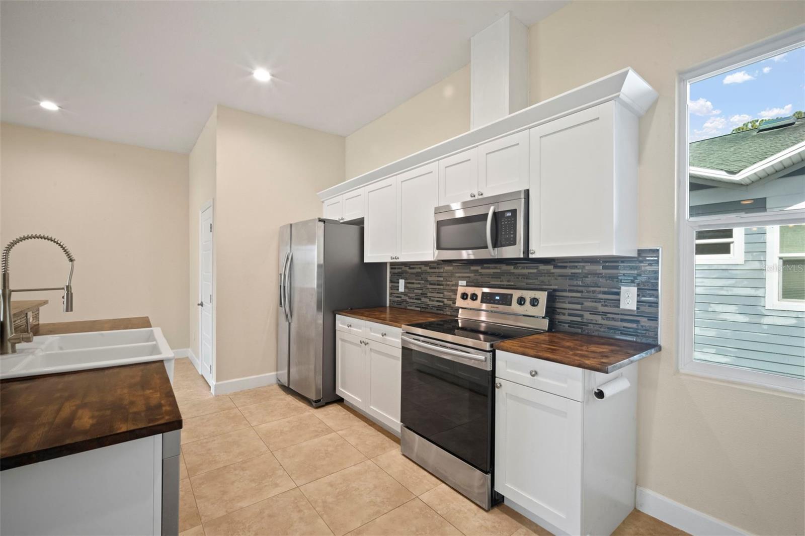 Image 18 of 39 For 718 22nd Street