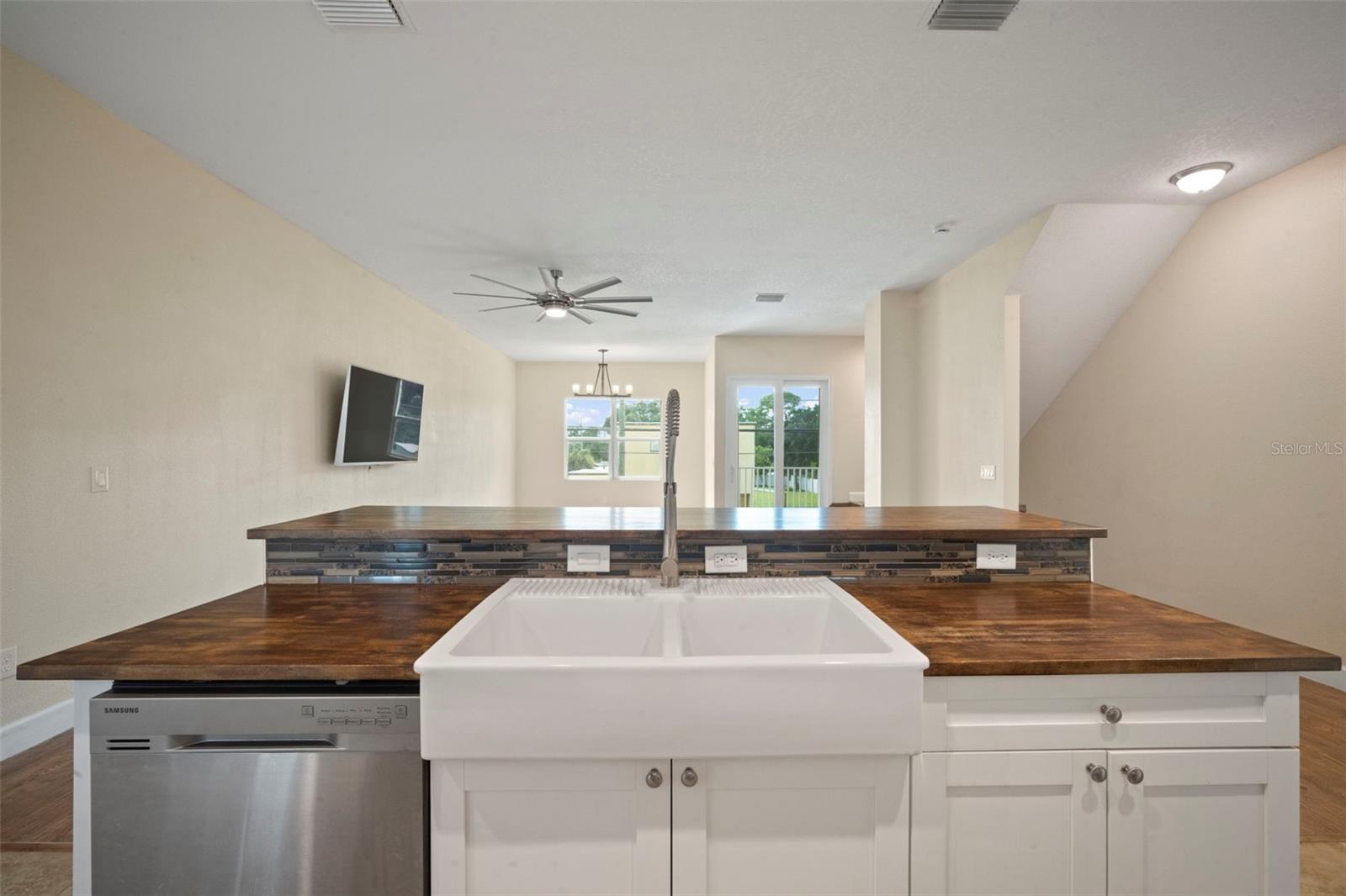 Image 20 of 39 For 718 22nd Street