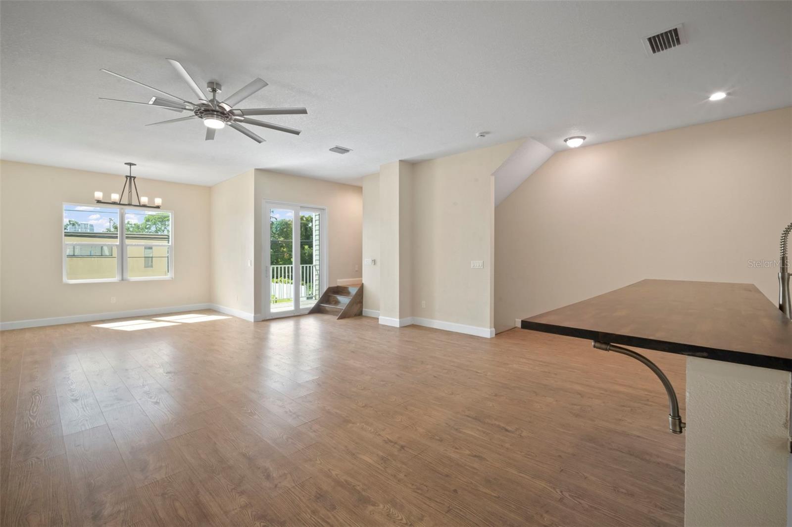 Image 23 of 39 For 718 22nd Street