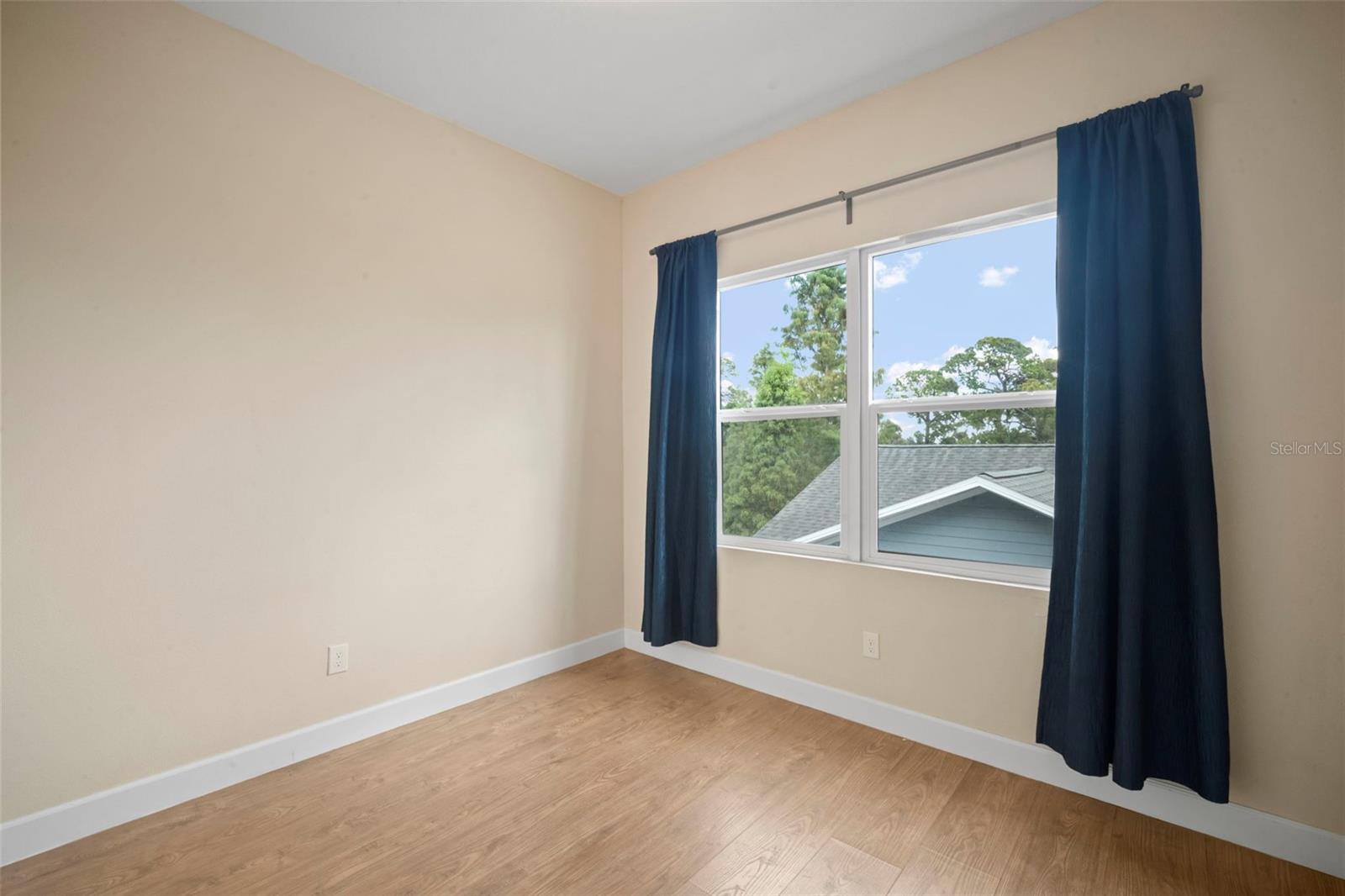 Image 25 of 39 For 718 22nd Street