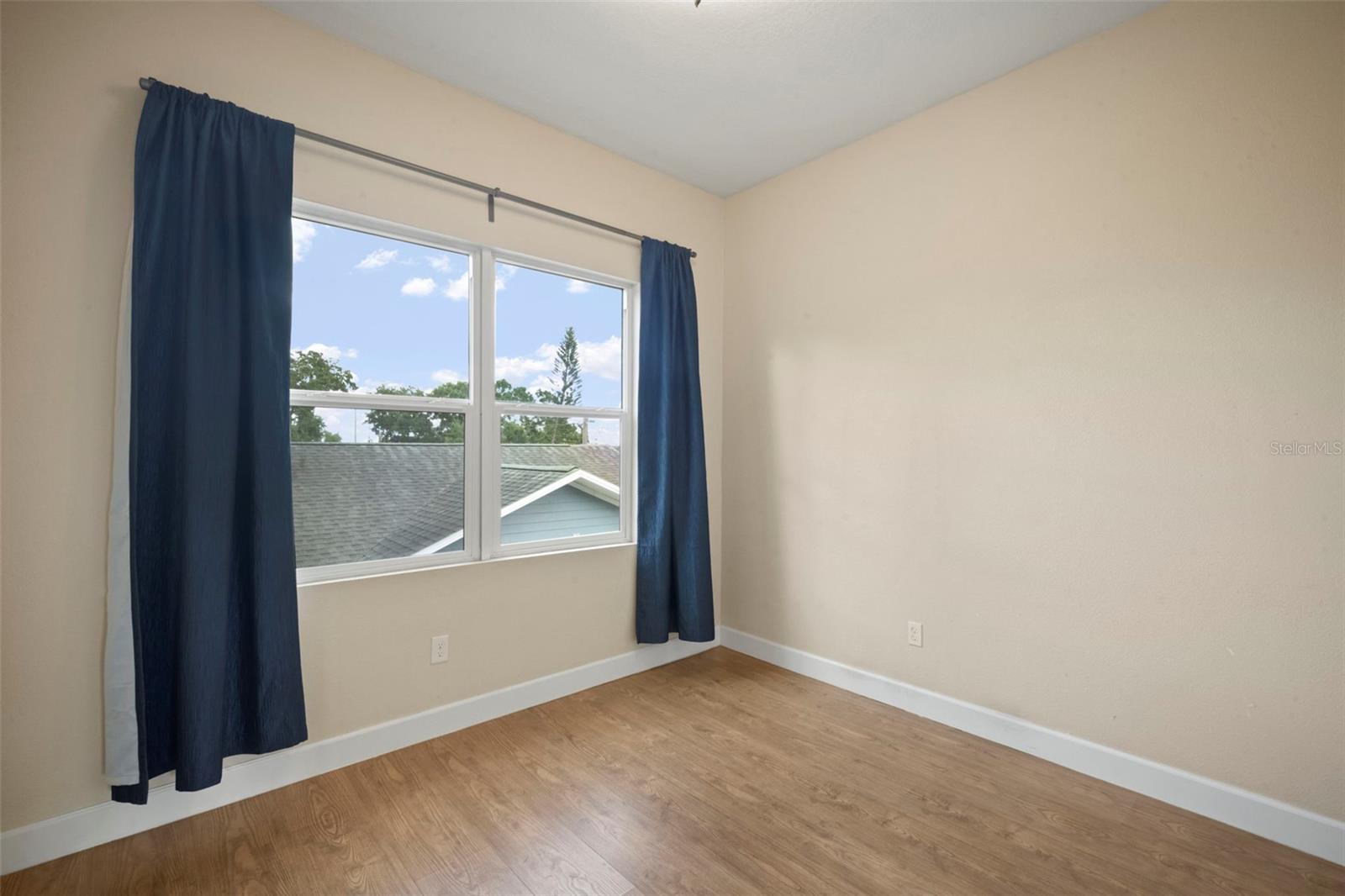 Image 27 of 39 For 718 22nd Street
