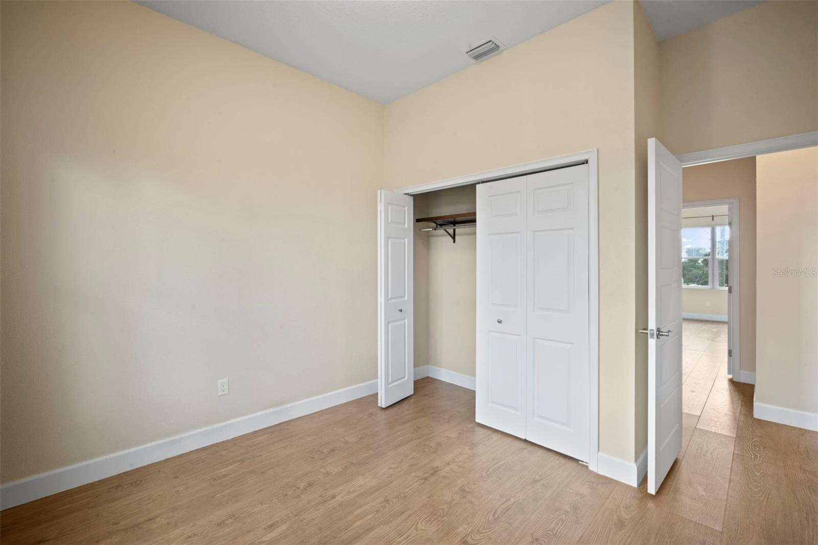 Image 28 of 39 For 718 22nd Street