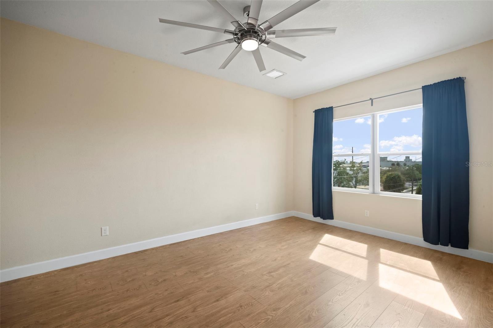 Image 30 of 39 For 718 22nd Street