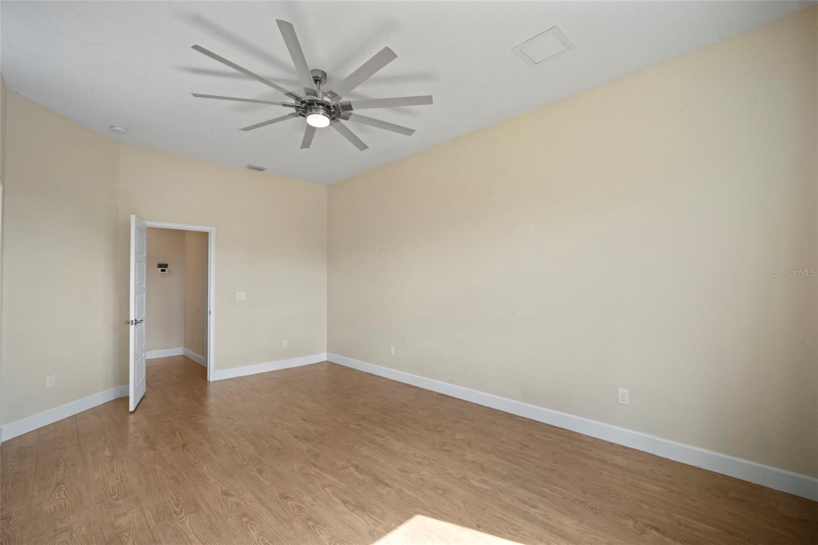 Image 32 of 39 For 718 22nd Street