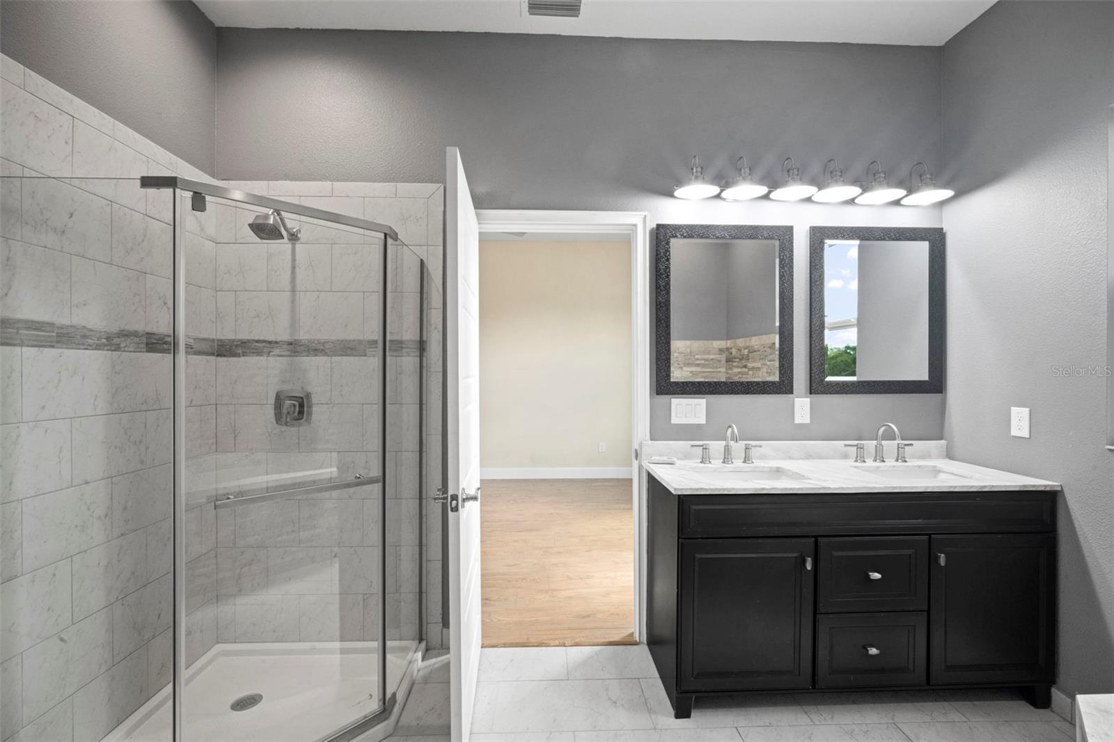 Image 33 of 39 For 718 22nd Street