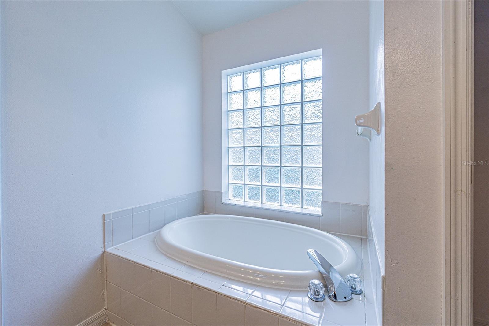 Image 22 of 35 For 18024 Arbor Crest Drive
