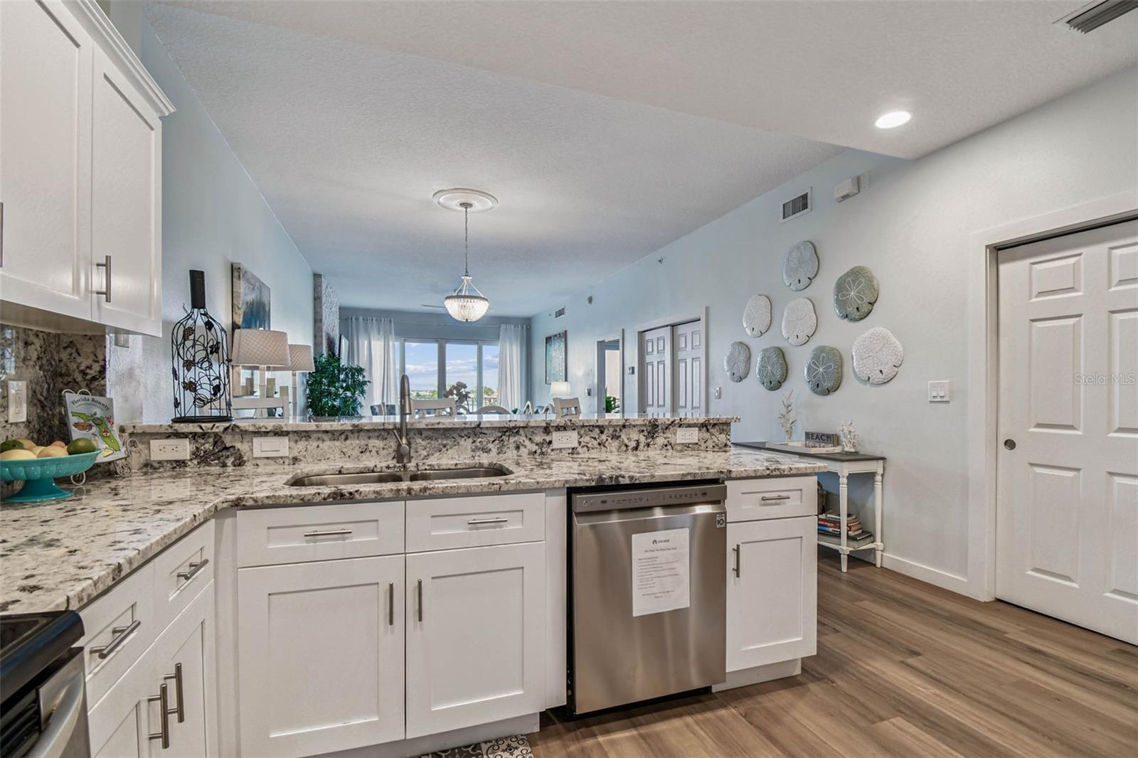 Image 10 of 39 For 530 Gulfview Boulevard 304