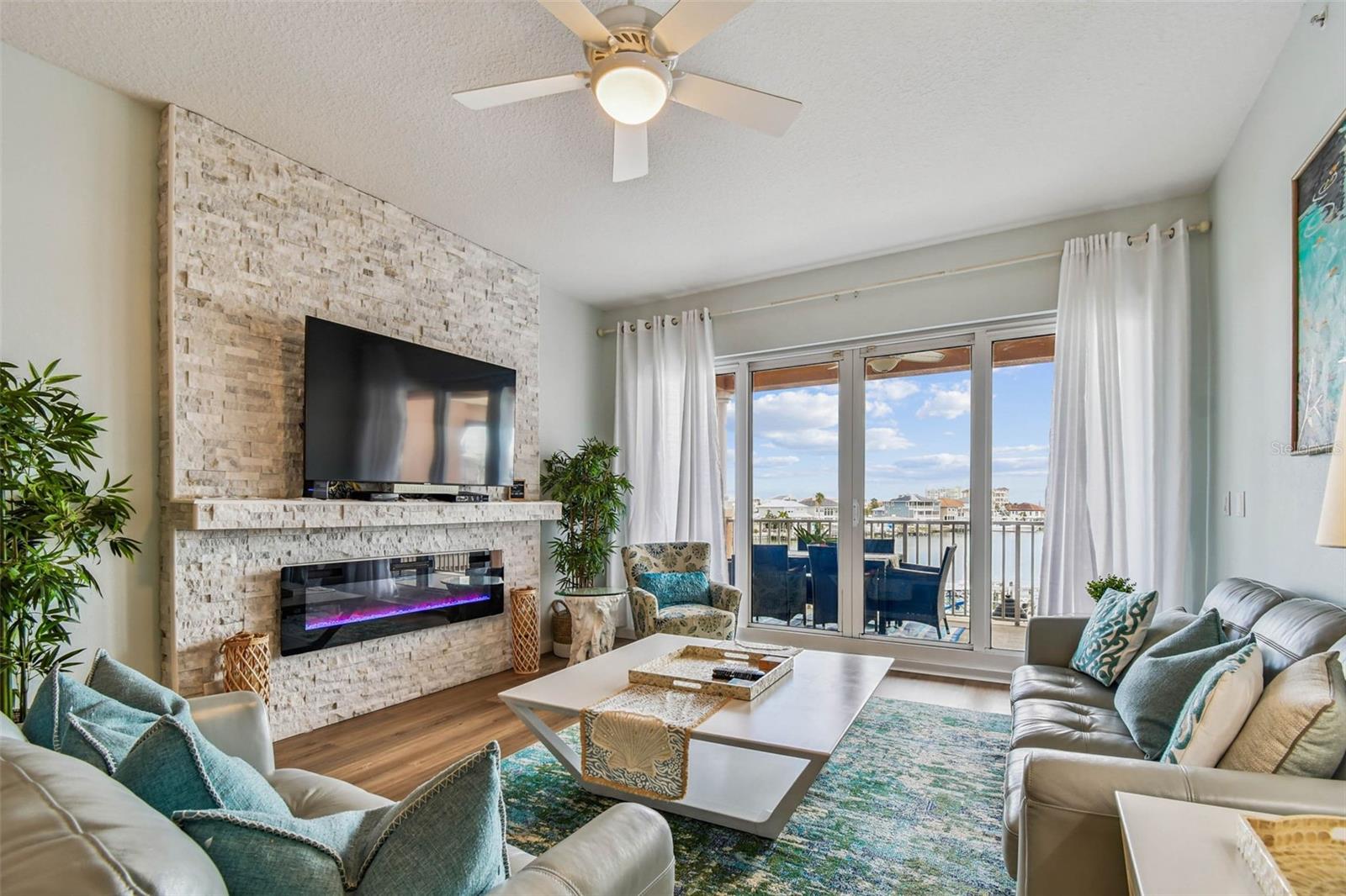 Image 15 of 39 For 530 Gulfview Boulevard 304