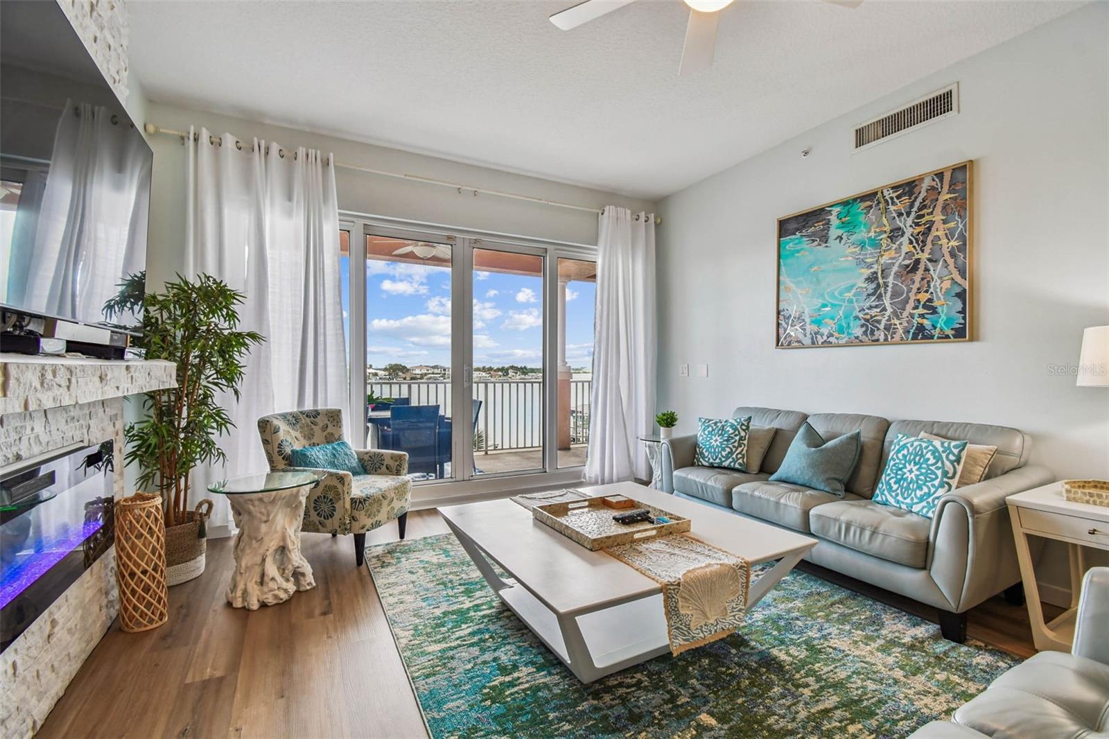 Image 16 of 39 For 530 Gulfview Boulevard 304