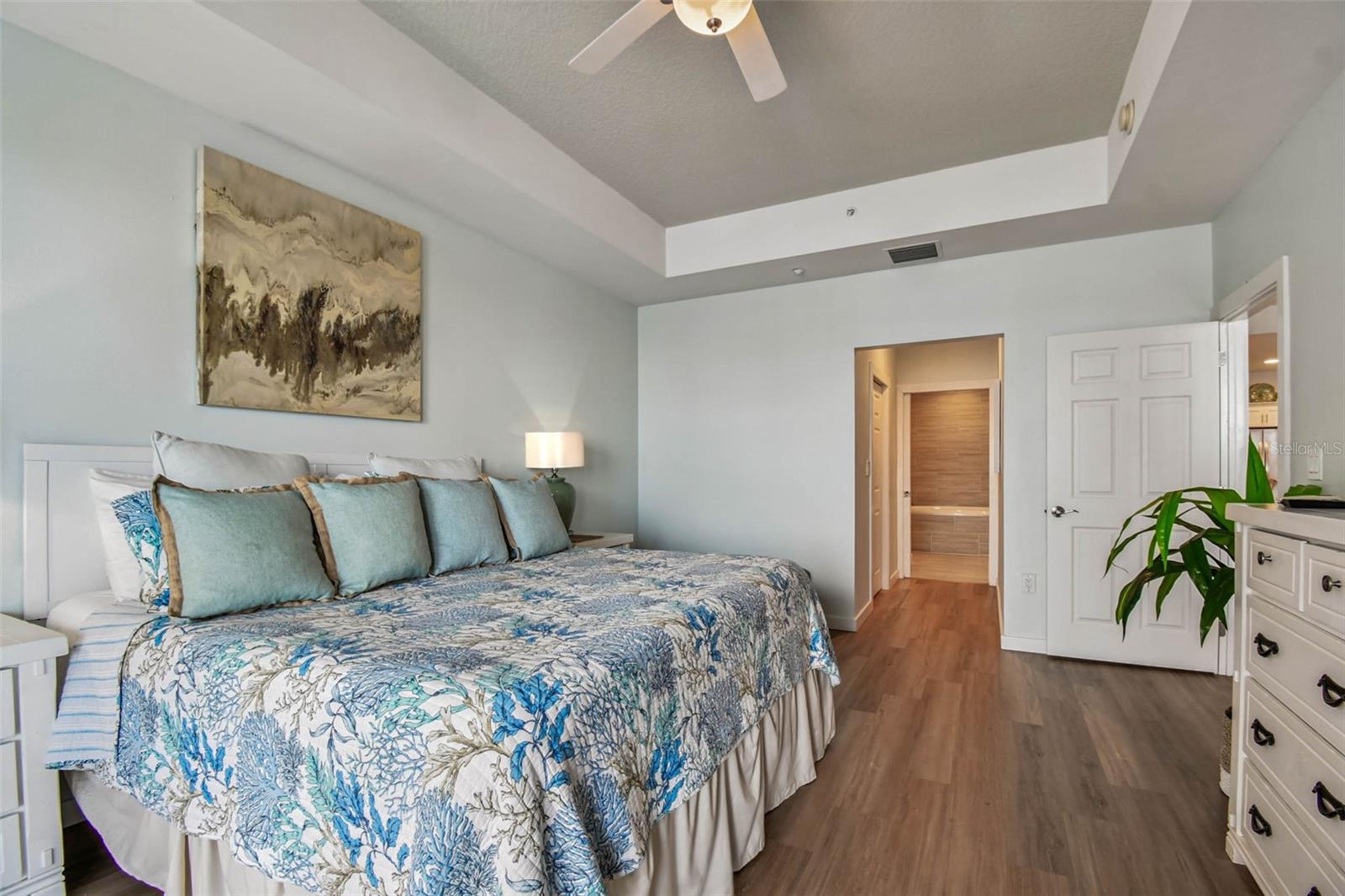 Image 21 of 39 For 530 Gulfview Boulevard 304