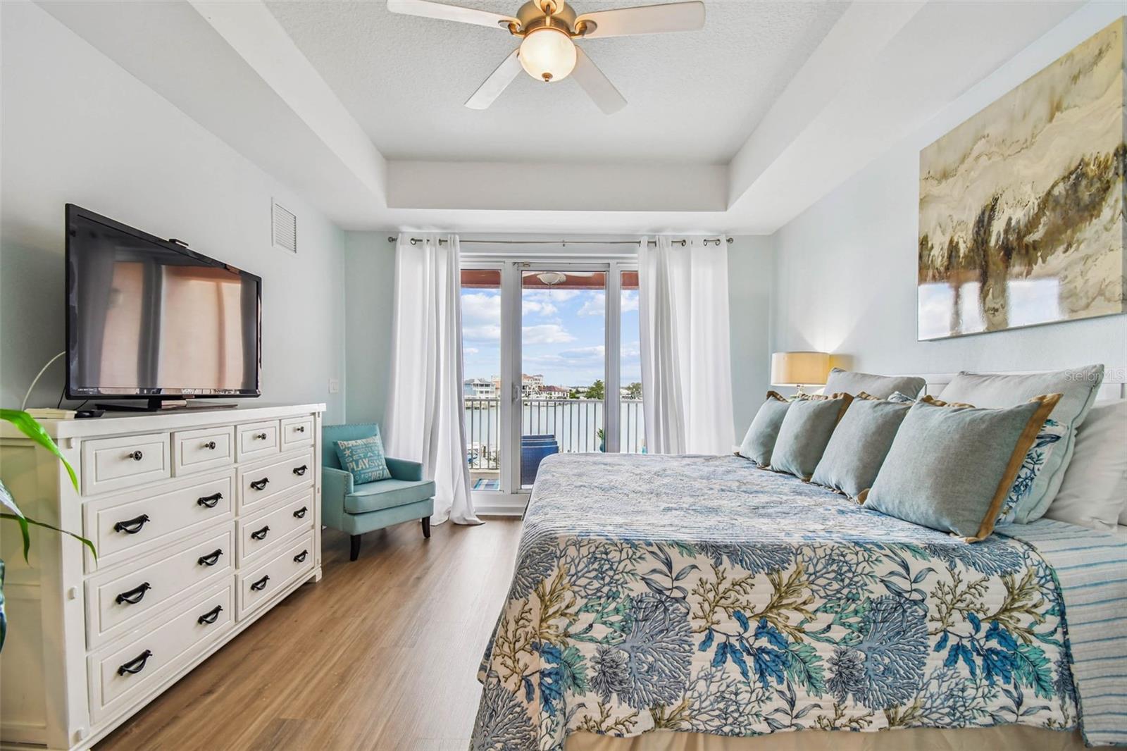 Image 22 of 39 For 530 Gulfview Boulevard 304