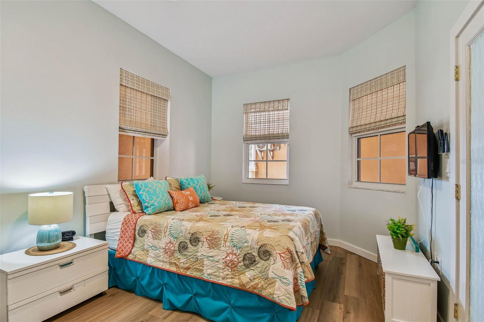 Image 32 of 39 For 530 Gulfview Boulevard 304