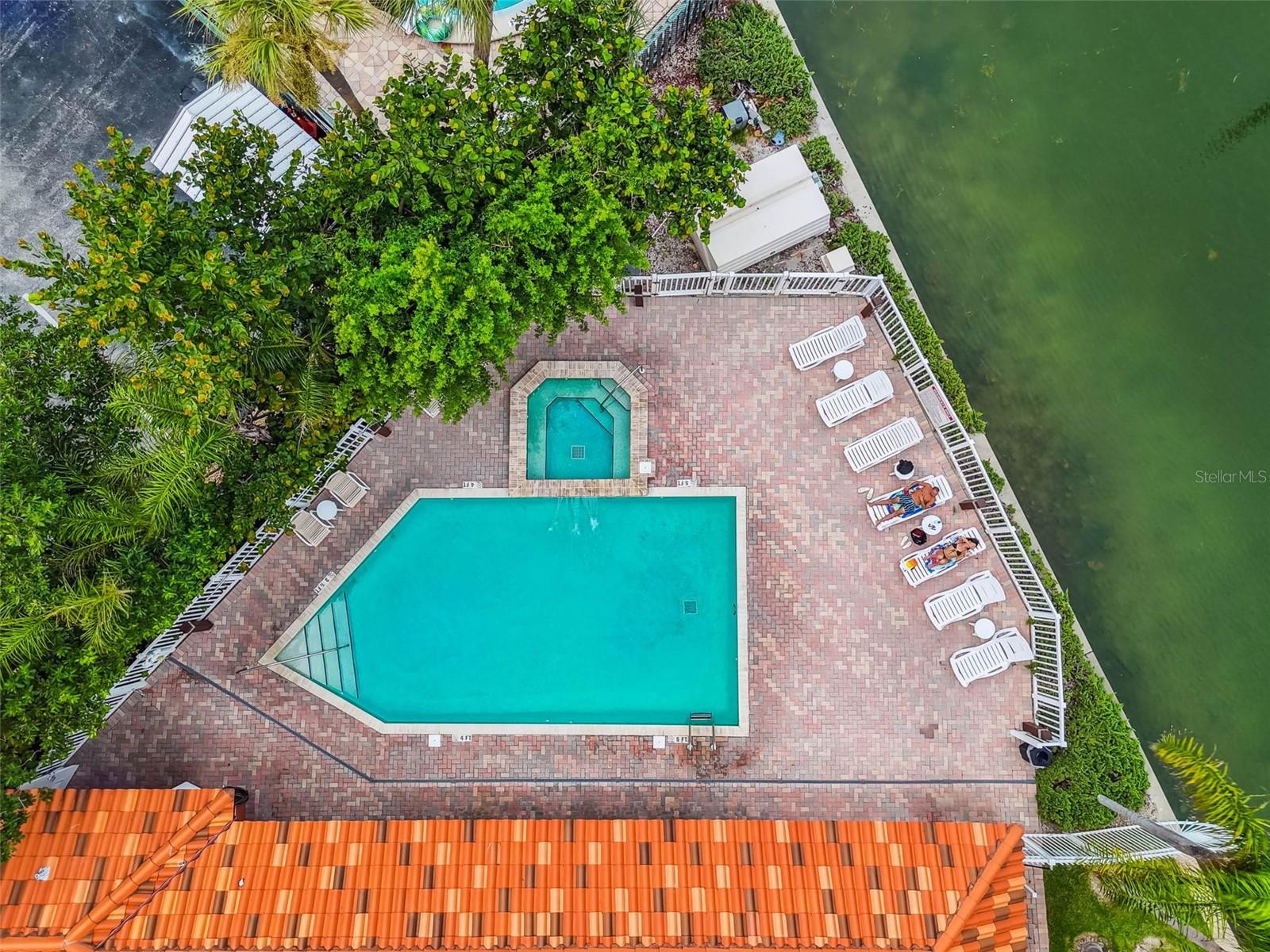 Image 35 of 39 For 530 Gulfview Boulevard 304