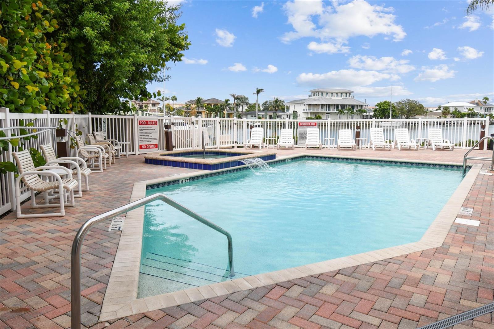 Image 37 of 39 For 530 Gulfview Boulevard 304