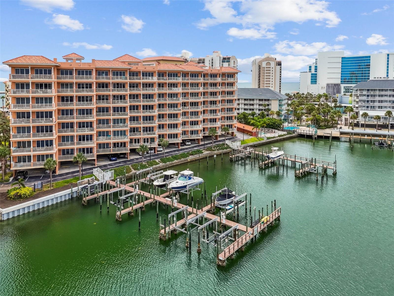 Image 4 of 39 For 530 Gulfview Boulevard 304