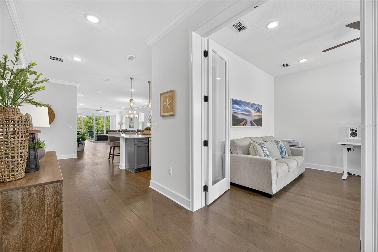 Image 16 of 75 For 977 Signet Drive