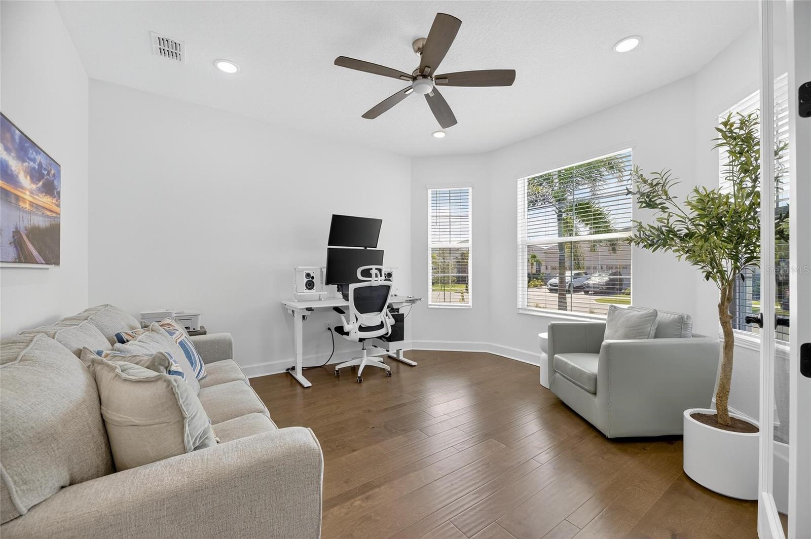 Image 17 of 75 For 977 Signet Drive