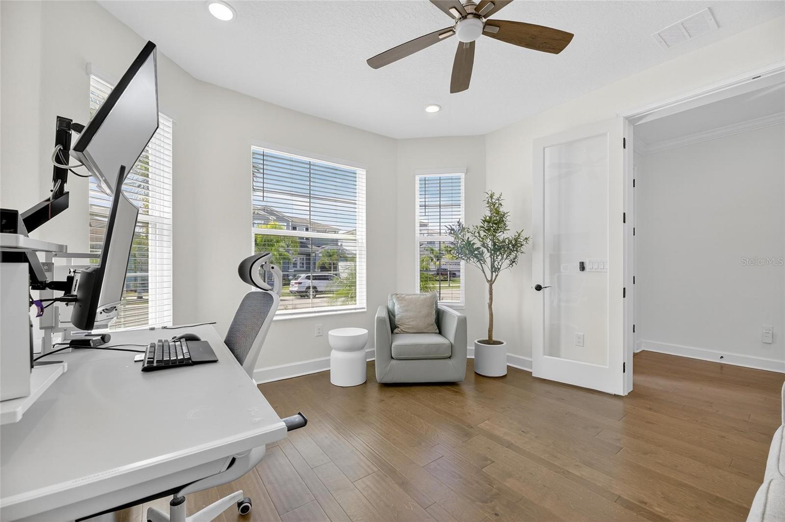 Image 18 of 75 For 977 Signet Drive