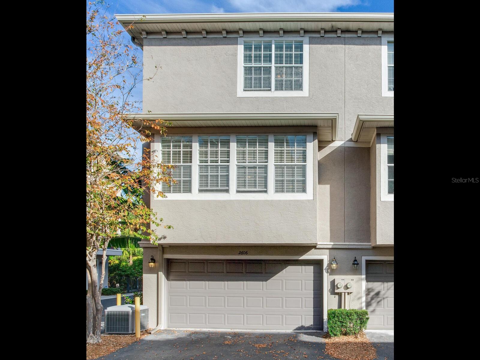 Image 4 of 58 For 2606 Espana Court