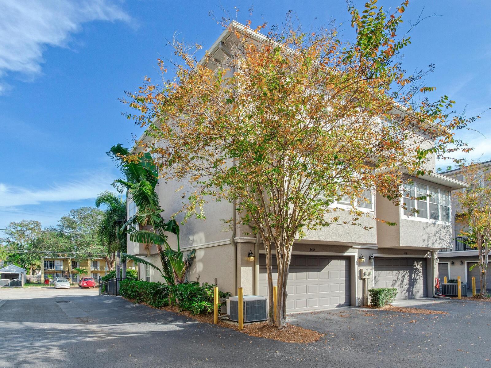 Image 5 of 58 For 2606 Espana Court