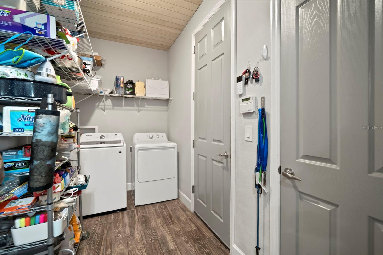 Listing photo id 12 for 5125 Admiral Pointe Drive