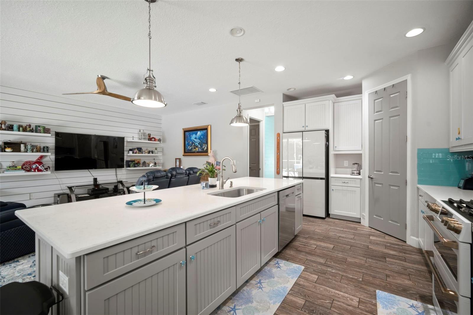 Listing photo id 17 for 5125 Admiral Pointe Drive