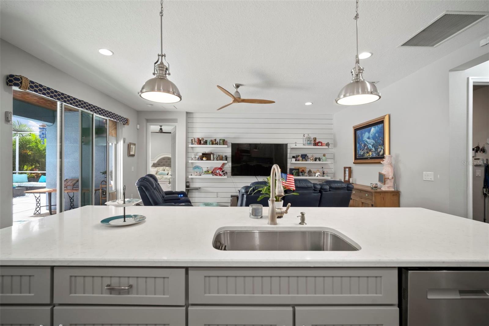 Listing photo id 18 for 5125 Admiral Pointe Drive