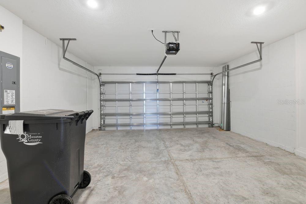 Image 30 of 39 For 13215 Commons Avenue