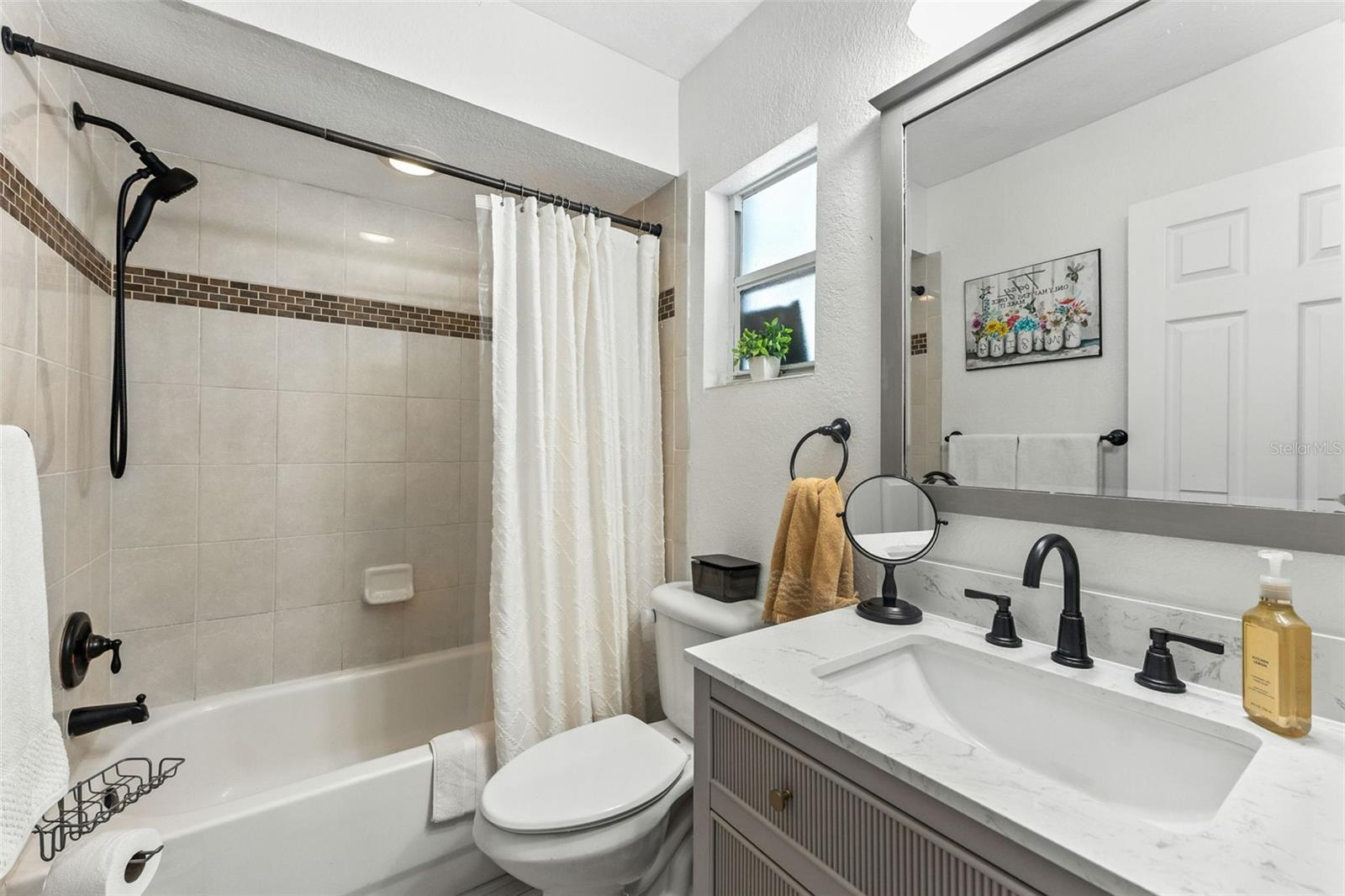 Image 18 of 25 For 5107 Glenhurst Lane