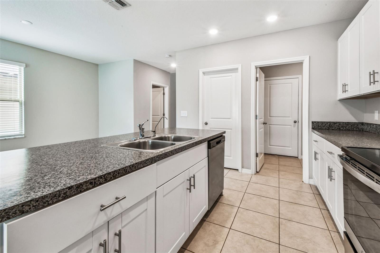 Image 10 of 36 For 7205 Ronnie Gardens Court